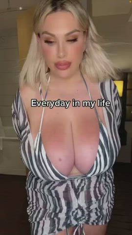 busty huge tits jiggling gif