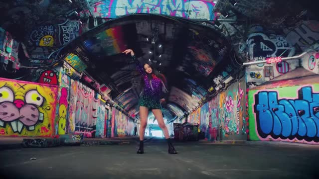 JENNIE - 'SOLO' M/V