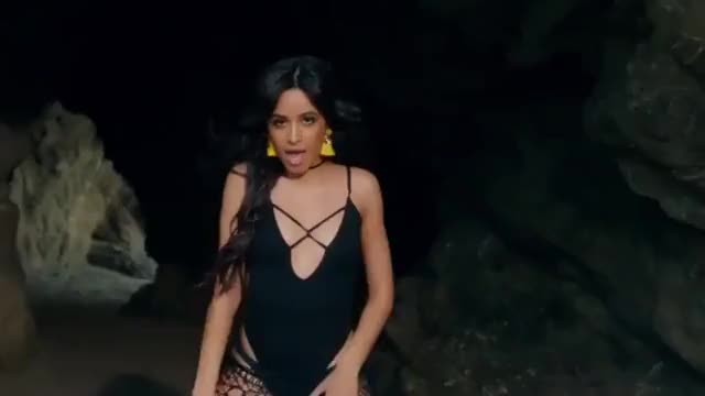 Camila Cabello (gif)