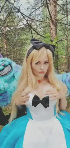 Kalinka Fox - Alice in Wonderland (GIF)