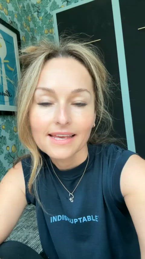 giada de laurentiis milf sexy gif