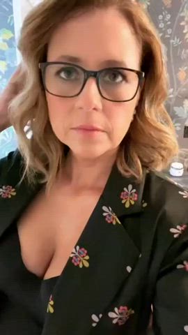 celebrity cleavage glasses jenna fischer gif