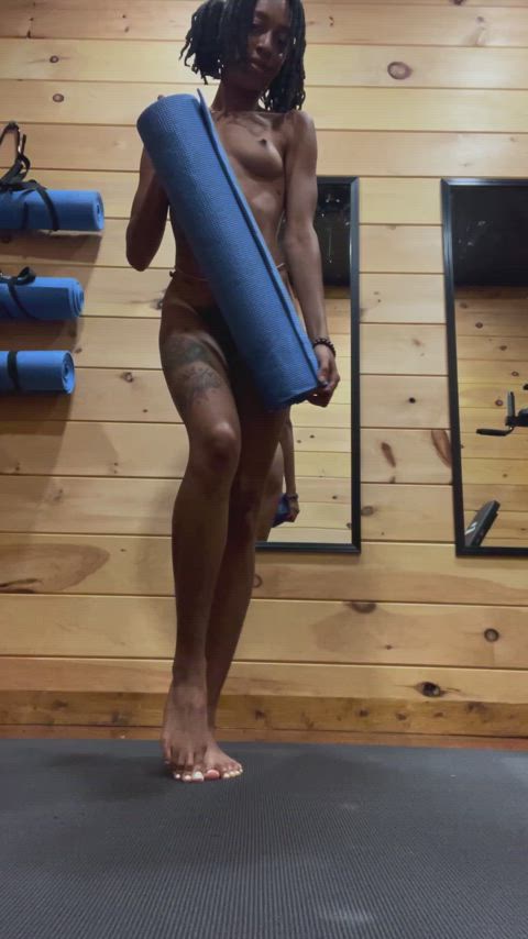 ass ebony fit fitness flexible gym public riding twerking yoga gif