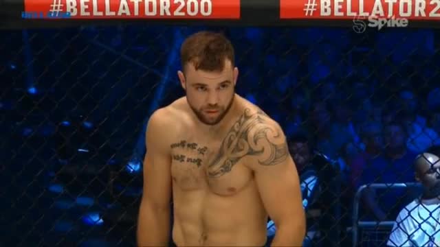 Mike Shipman destroys Carl Noon in about 10 seconds.... #Bellator200