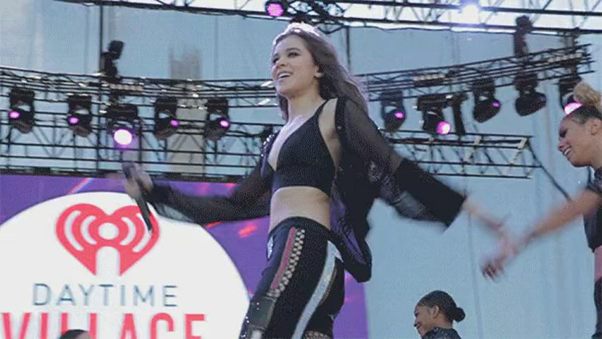 belly button hailee steinfeld belly gif