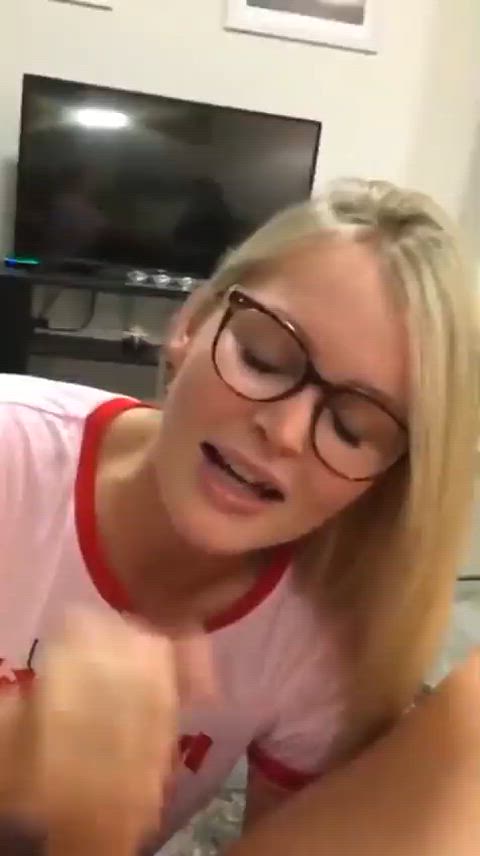 amateur big dick blonde blowjob cumshot facial glasses r/bestamateurcumshots r/cumshotconnoisseurs