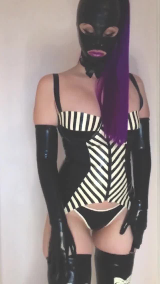 Latex Temptress @latex_kitty | https://onlyfans.com/latex_kitty