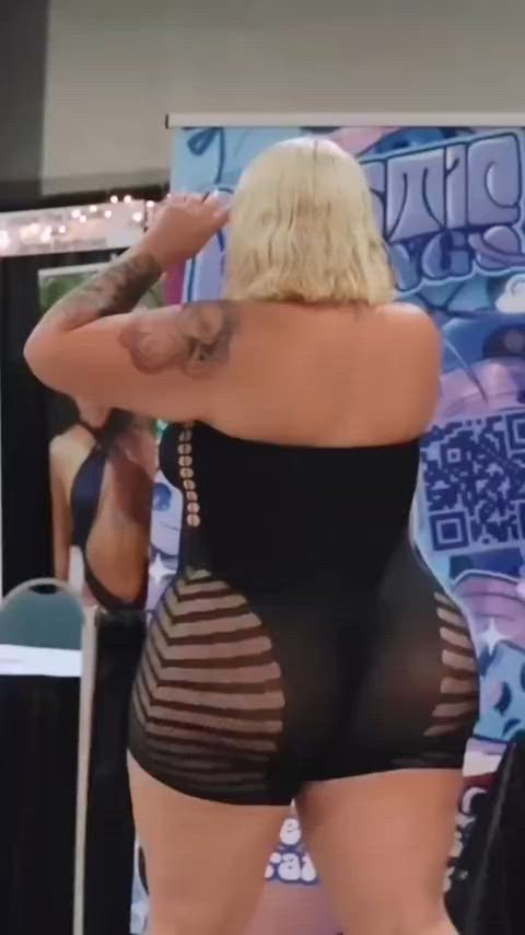 ass ass shaking big ass chubby dress dressing room female public twerking white girl
