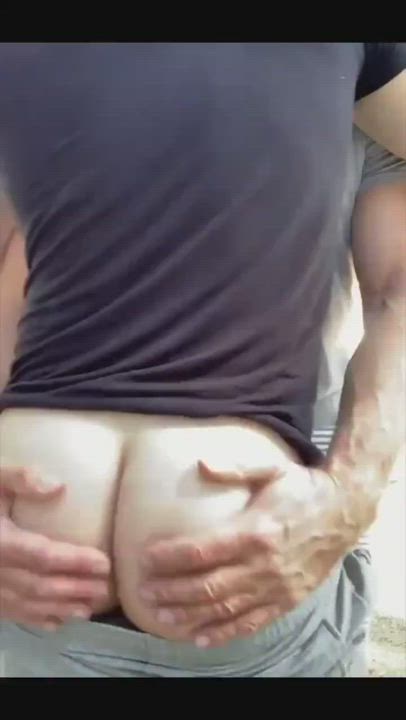 Ass rub