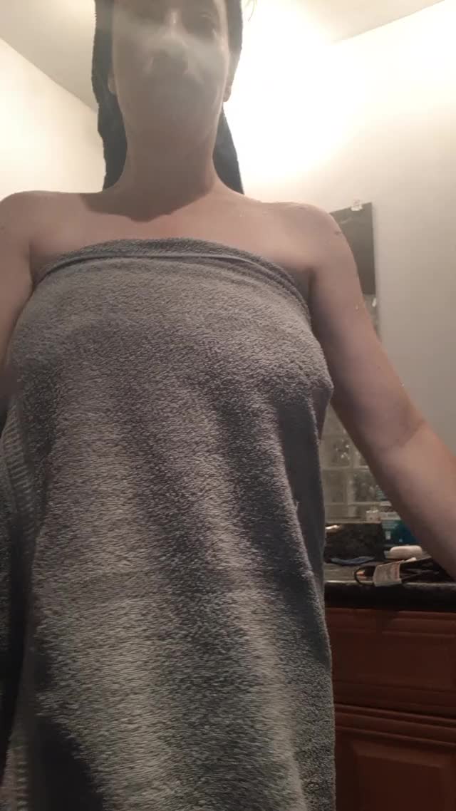 [39F] Are y'all sick of towel drops yet? How about a hands-free towel wiggle?
