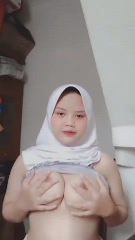 asian big tits boobs cam hijab indonesian muslim gif