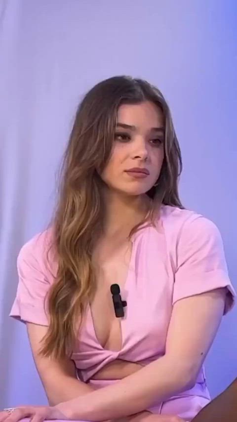 celebrity hailee steinfeld sexy gif