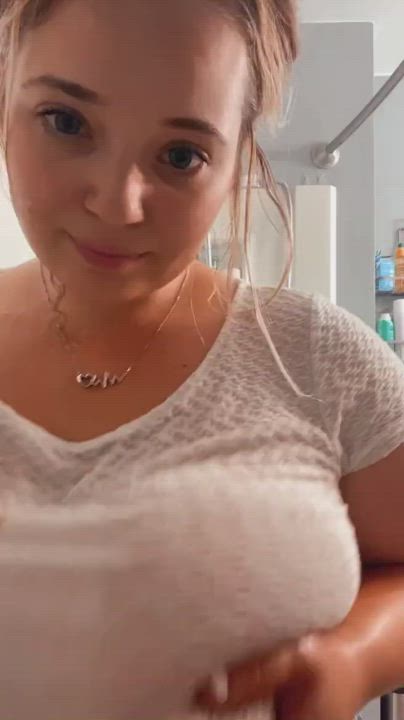 Omg those tits!