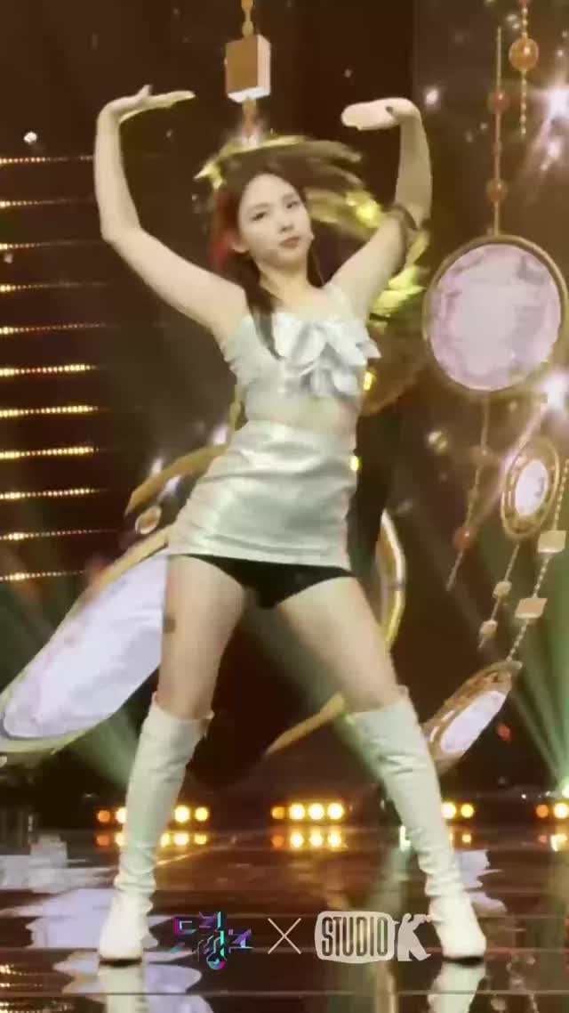 [K-Fancam] 트와이스 나연 직캠 'Feel Special' (TWICE NAYEON Fancam) l @MusicBank