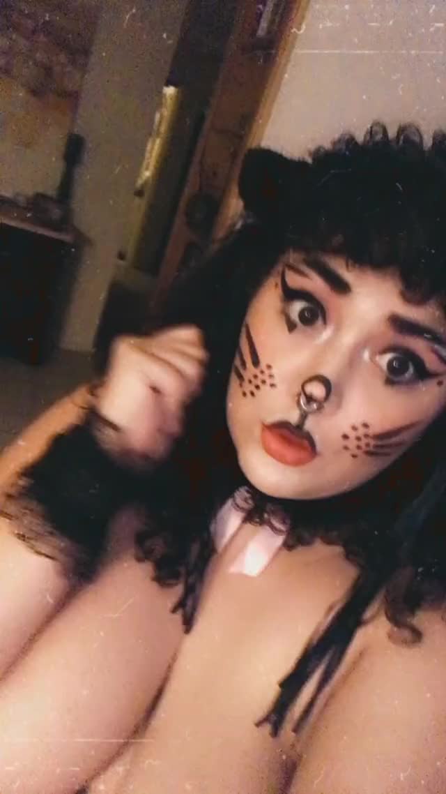 Wanna pet this gothic kitty?