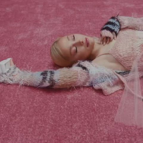 ariana grande nsfw petite gif