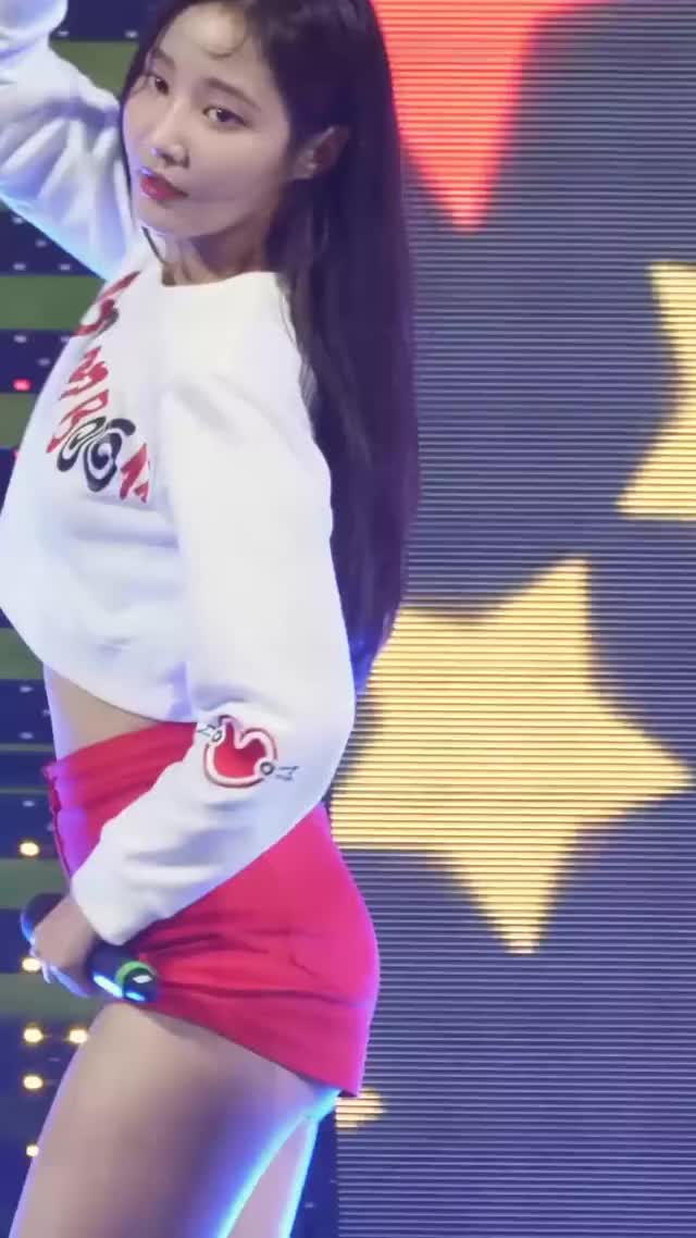 Momoland - Yeonwoo Ass Compilation