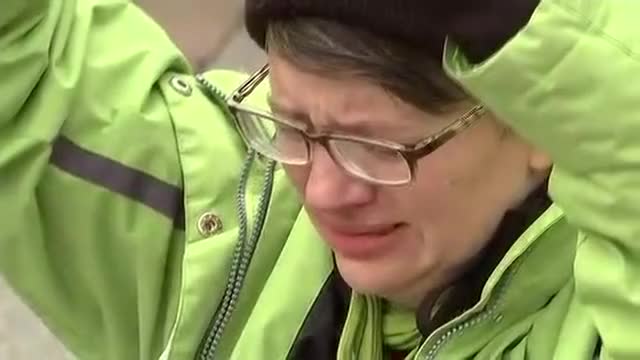 Woman lets out agonizing screams as Trump is sworn in