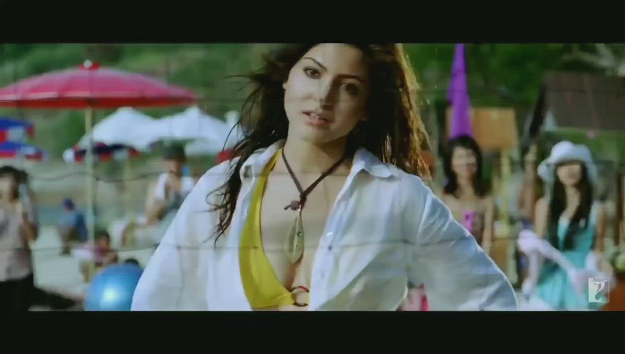 Anushka Sharma (old video) Our slutty bhabhi should go back to doing hot bikini scenes