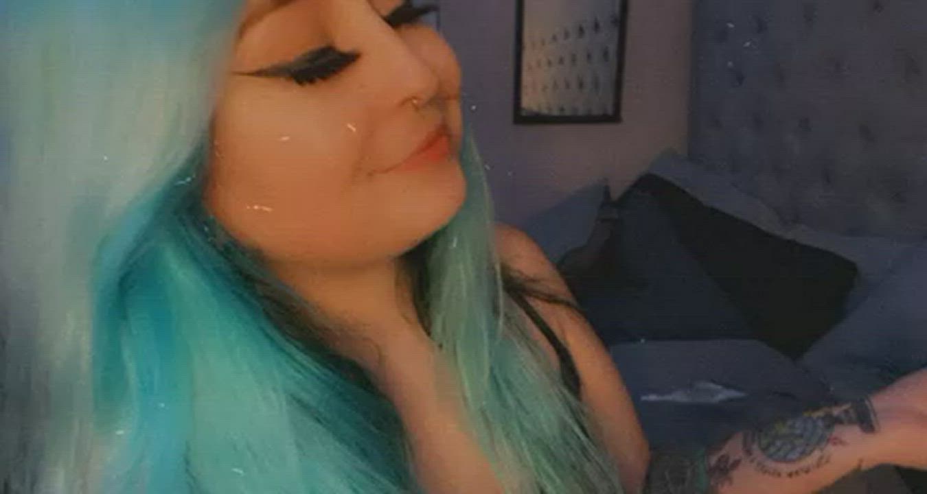 🖤 Slutty emo babe with a F R E E onlyfans! B/g, g/g, threesome and solo content