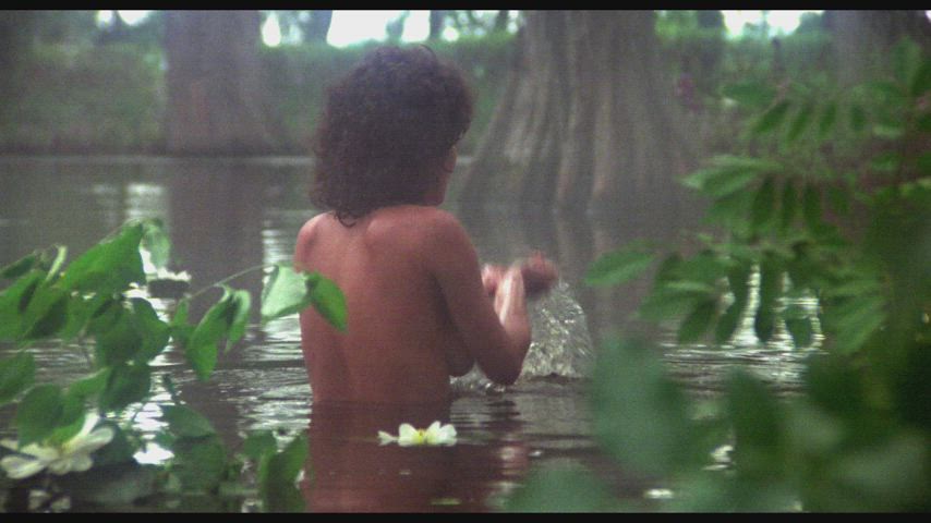 Adrienne Barbeau classic plots in Swamp Thing (1982) - sourced from 4K release