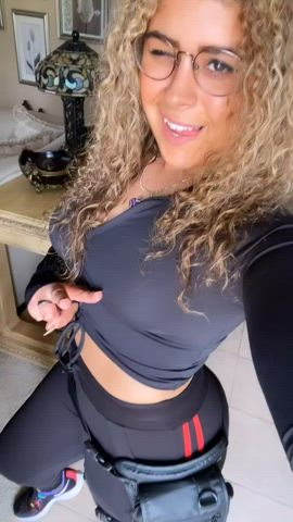 australian babe big ass booty busty curly hair cute gamer girl glasses turkish gif