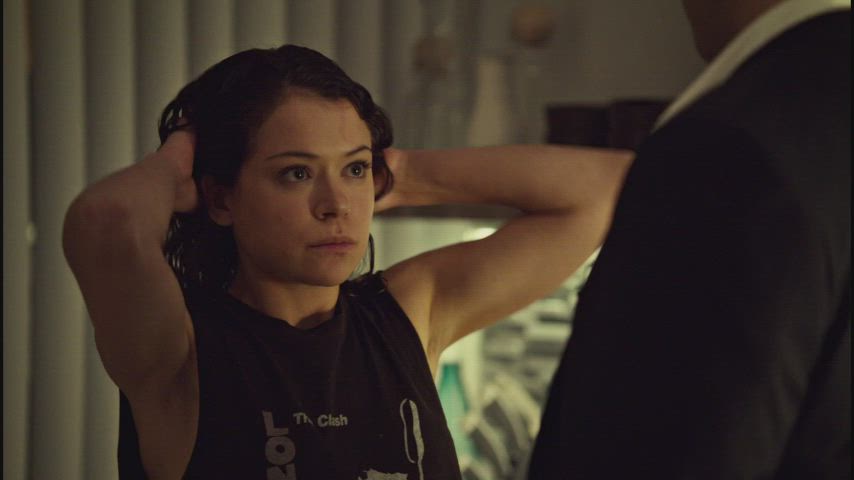 [Ass] Tatiana Maslany in 'Orphan Black' s1e1 (2013) (27 years old)