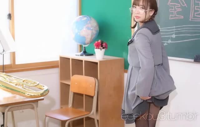 ONEZ-129 メガネで地味な美少女の理性が吹き飛ぶ濃密な接吻と中出し性行為