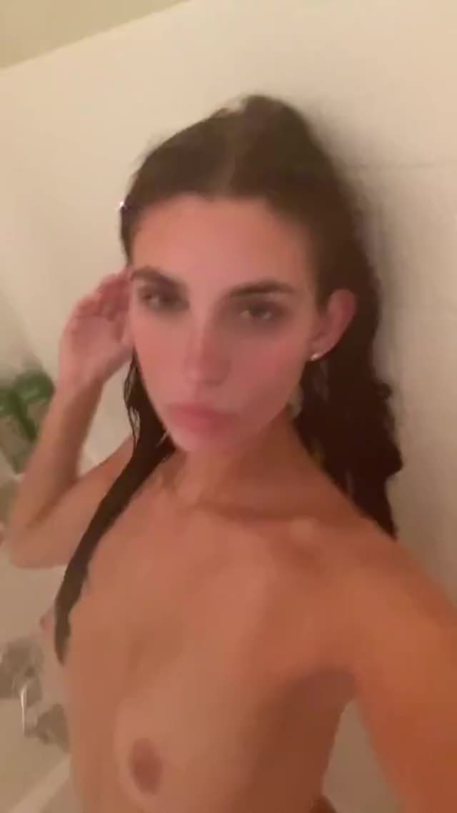 DANA WOLF ? - Shower concert ??