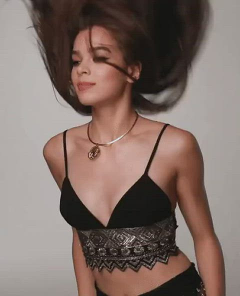 hailee steinfeld hair pulling sexy gif