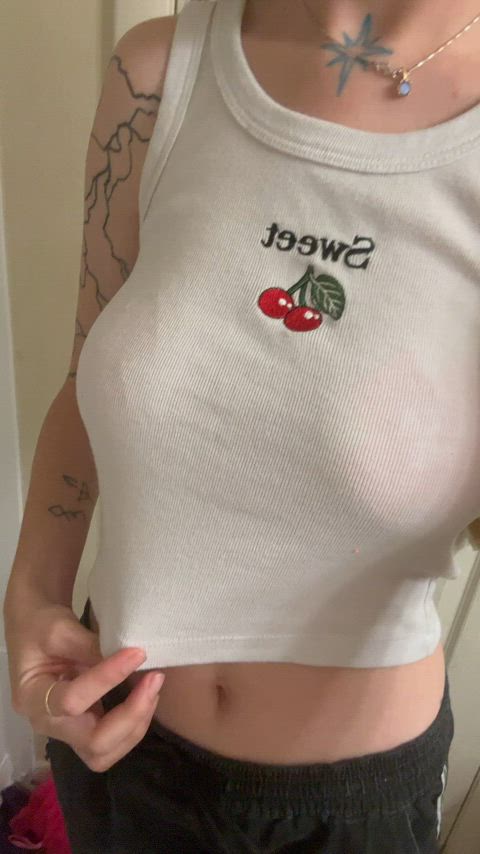 Titty drop 👅lick me