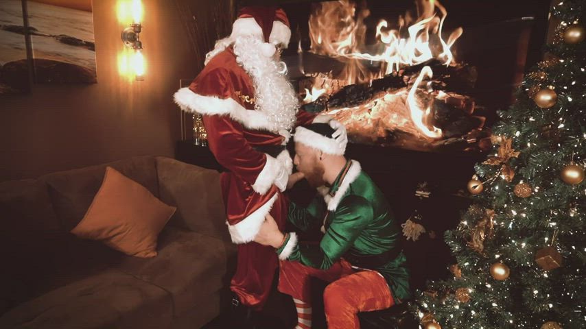 Elf (me) sucking off Santa Claus (MarcAngeloXXX)