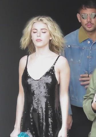 hair kiernan shipka sideboob gif