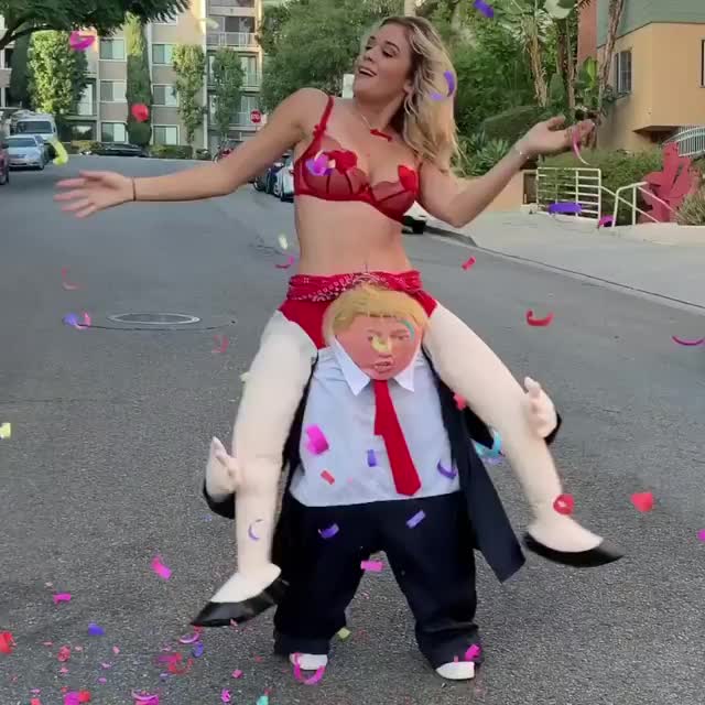 Stormy Daniels back at it again ?? Happy Halloween!!