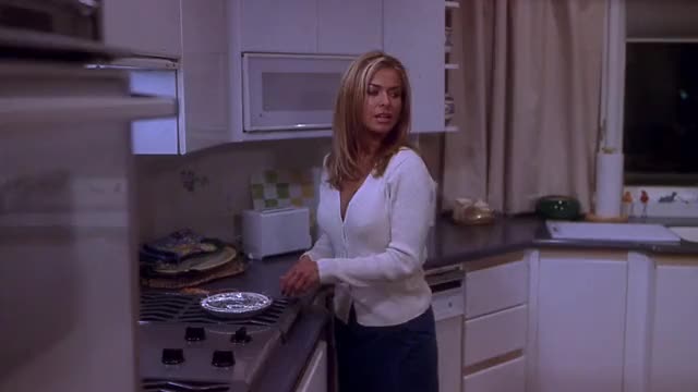 Carmen Electra - Scary Movie (2000) - very beginning of film, being harassed by bad