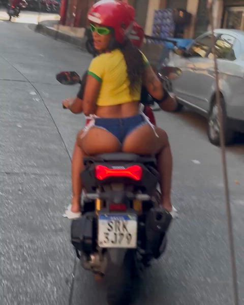 anitta ass big ass big tits brazilian celebrity exhibitionism sexy gif