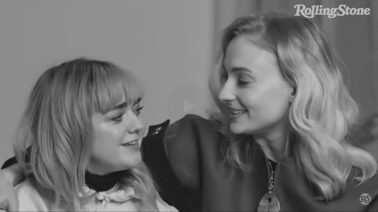 Cute Maisie Williams Sophie Turner gif