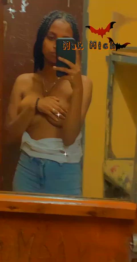 Habesha teen flashing her tits.