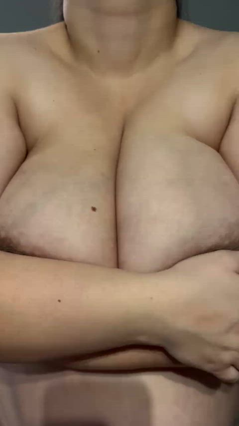 Love playing with my tits!! 