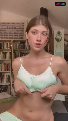 Natural Tits Nude Pretty gif