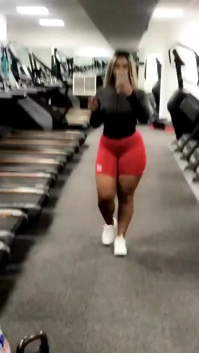 Lela Thick Walk Slo-Mo [EZ GIF]