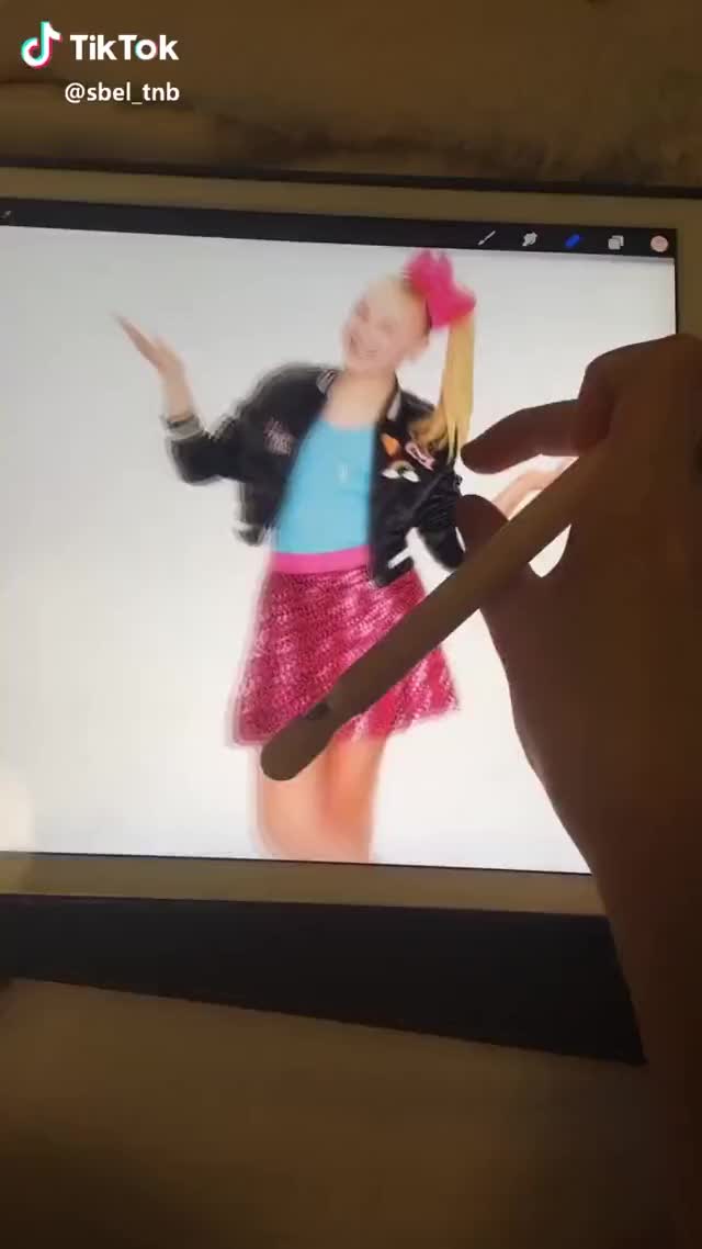 Making jojo dress her age style/day1  #jojo #jojosiwa #sport #photoshop #art #meme