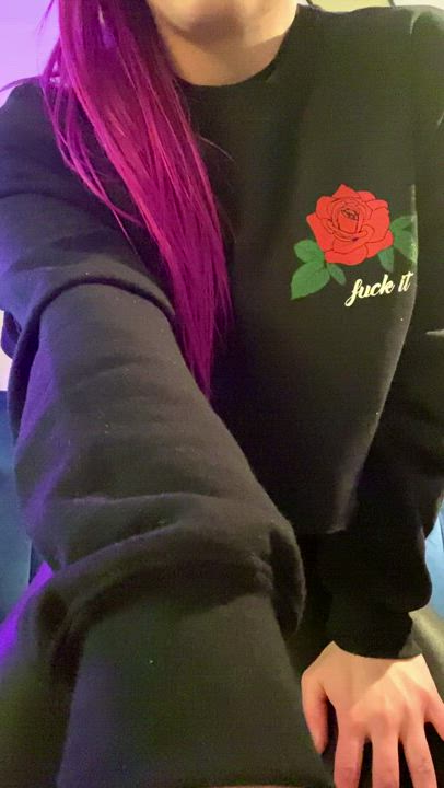 Crop hoodie? Nah more like drop hoodie 🙈 🌹 👀 [OC, 4’11, 29F]