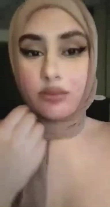 Horny hijabi shows her ass