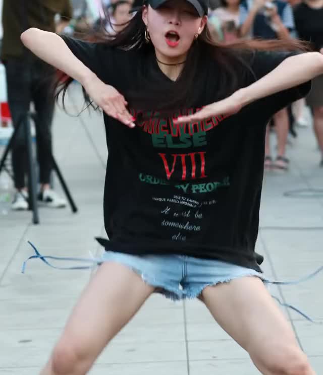 180811 네이처 (NATURE)  Saebom 새봄 - level up challenge [신촌 버스킹]