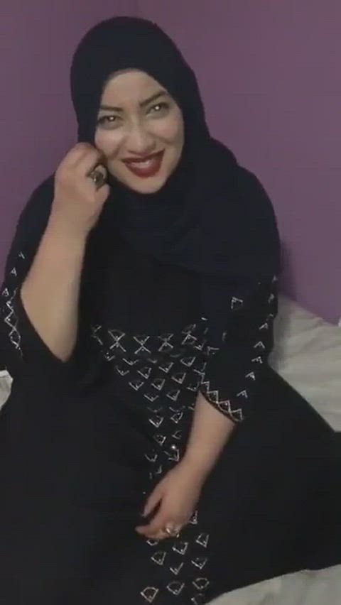 Desi hijabi delighted to polish off a heavy cock.