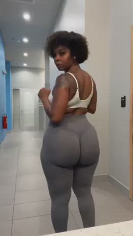 Suddenly I feel like going to the gym 🤔😅🏋🏾‍♂️🤸🏽🍑