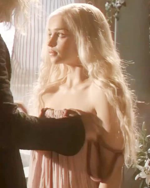 emilia clarke goddess pawg gif