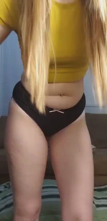 Ginger pawg showing off her round butt in panties