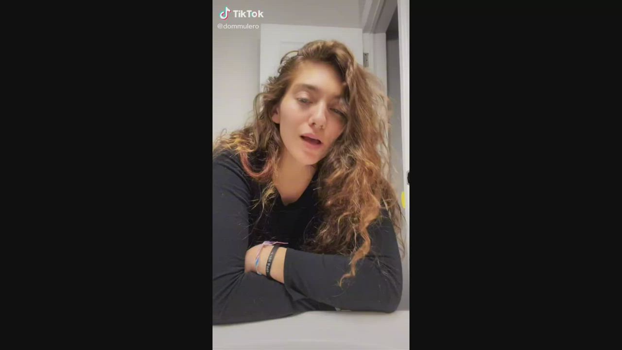 TikTok Split Screen dommulero-Eva Lovia